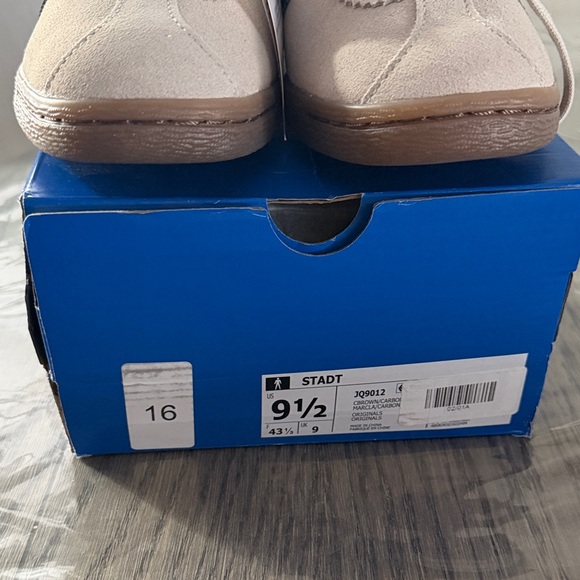 Adidas Men's Beige and Black Sneakers - Picture 4 of 5